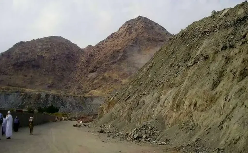 Jabal Thawr (Ghar Thawr): Complete Visitor Guide for Umrah Pilgrims (2026) jabal thawr